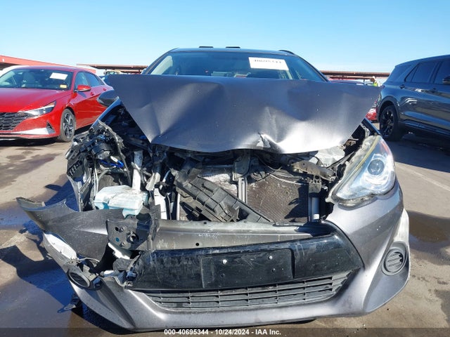Toyota Prius C Two 2015 JTDKDTB31F1582229 Image 6