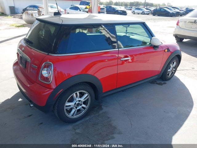 2011 MINI COOPER WMWSU3C59BT252916 Photo 3