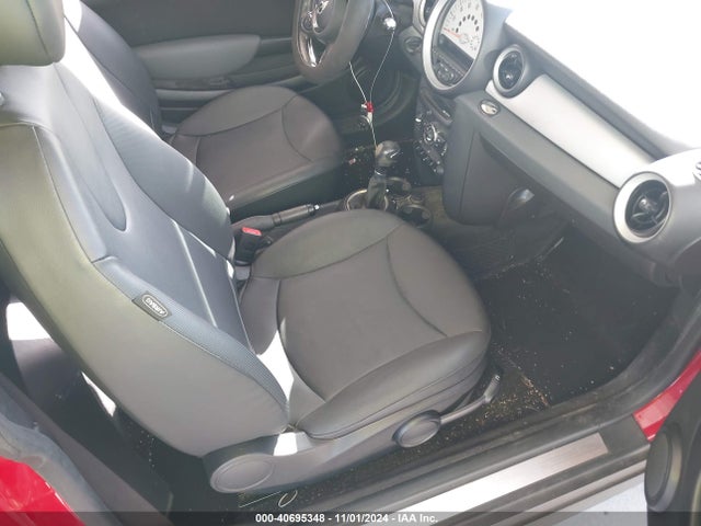 2011 MINI COOPER WMWSU3C59BT252916 Photo 4