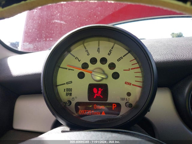 2011 MINI COOPER WMWSU3C59BT252916 Photo 6
