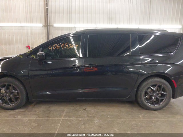 2C4RC1EG5JR157489 Chrysler Pacifica Touring L Plus