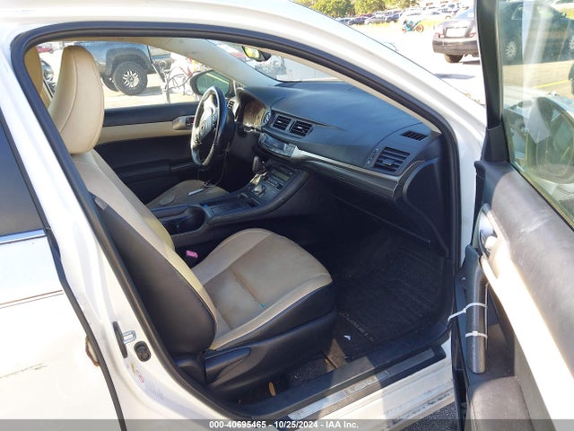 JTHKD5BH2F2226212 Lexus CT 200H