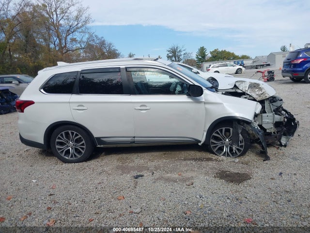 JA4AZ3A38HZ029624 Mitsubishi Outlander Sel