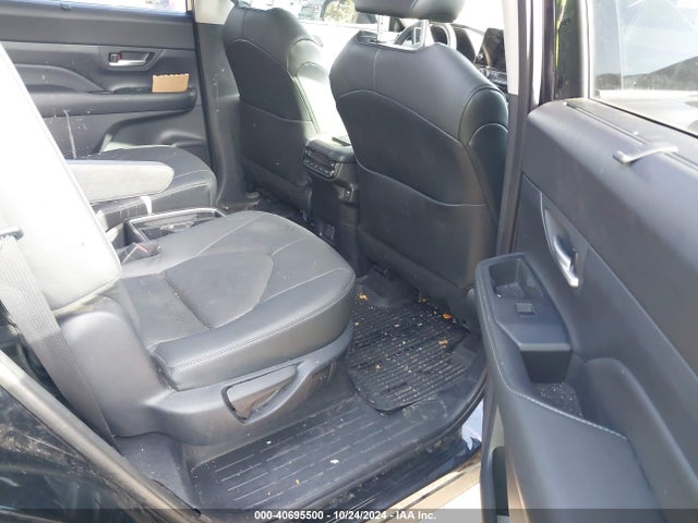 Toyota Grand Highlander Limited 2024 5TDAAAB51RS004844 Image 8