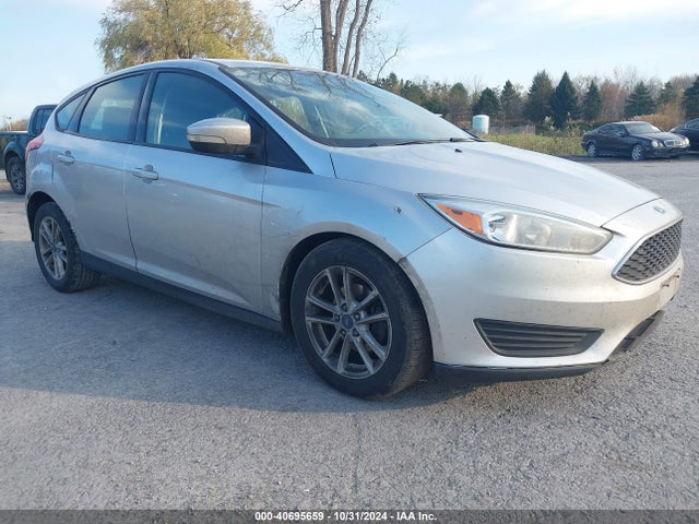 Ford FOCUS SE 2017 1FADP3K27HL278732 Image 1