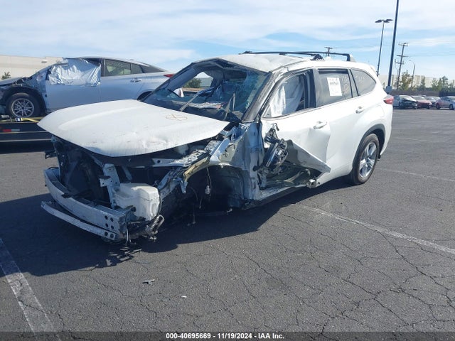 5TDZZRAH9MS056334 Toyota Highlander Le