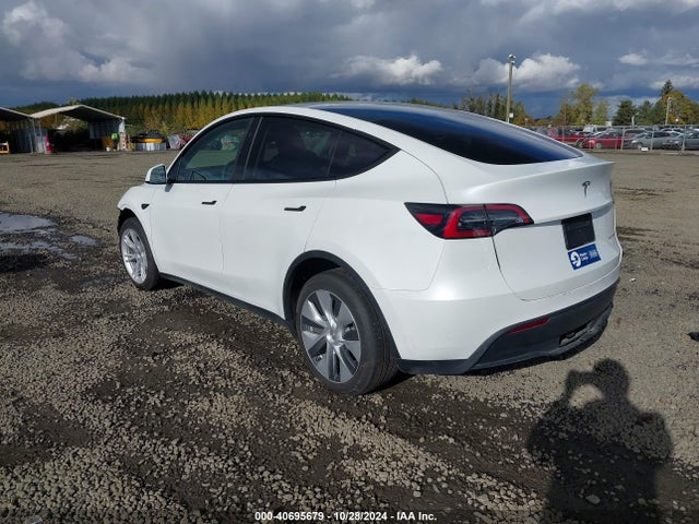 2023 TESLA MODEL Y 7SAYGDEE9PF908388 Photo 2