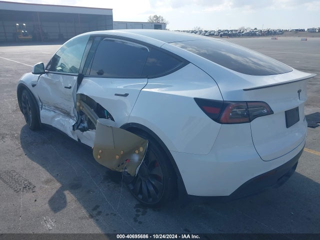 2021 TESLA MODEL Y 5YJYGDEF8MF303912 Photo 2