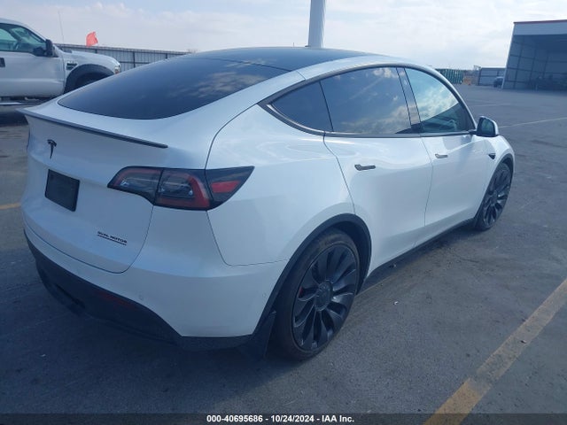 2021 TESLA MODEL Y 5YJYGDEF8MF303912 Photo 3