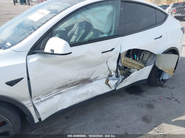 2021 TESLA MODEL Y 5YJYGDEF8MF303912 Photo 5