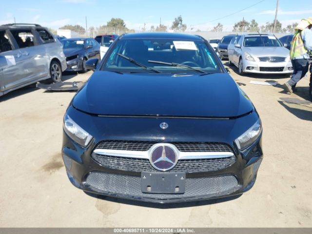 WDD3G4EB1KW022153 Mercedes-Benz A 220