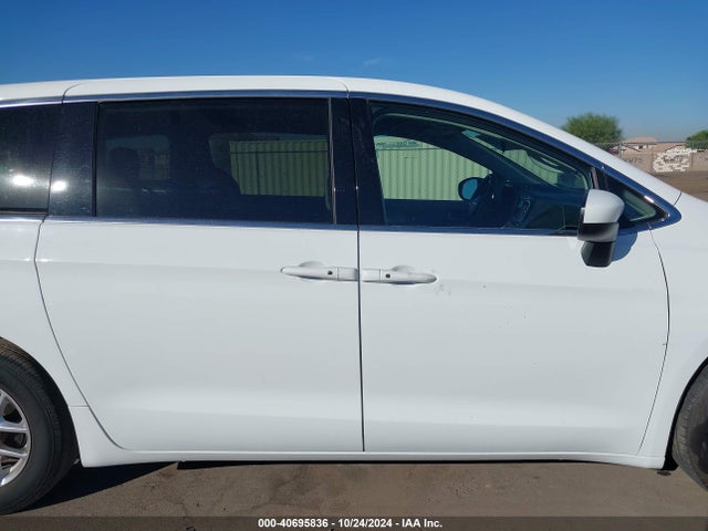 Chrysler Voyager Lx 2022 2C4RC1CG2NR208505 Image 13