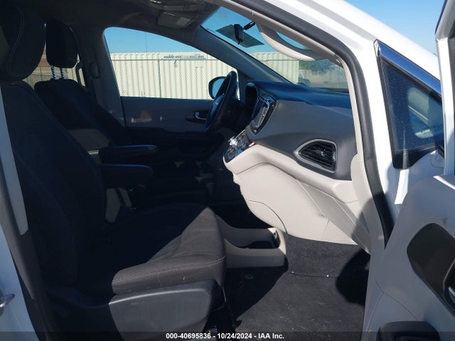 2C4RC1CG2NR208505 Chrysler Voyager Lx