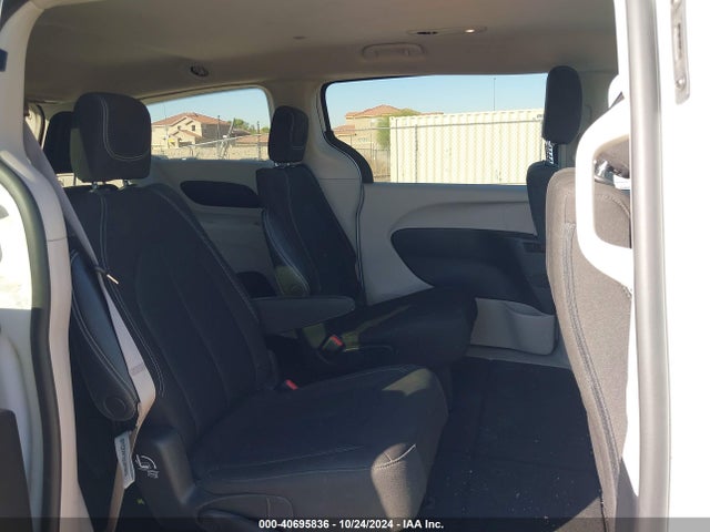 2C4RC1CG2NR208505 Chrysler Voyager Lx