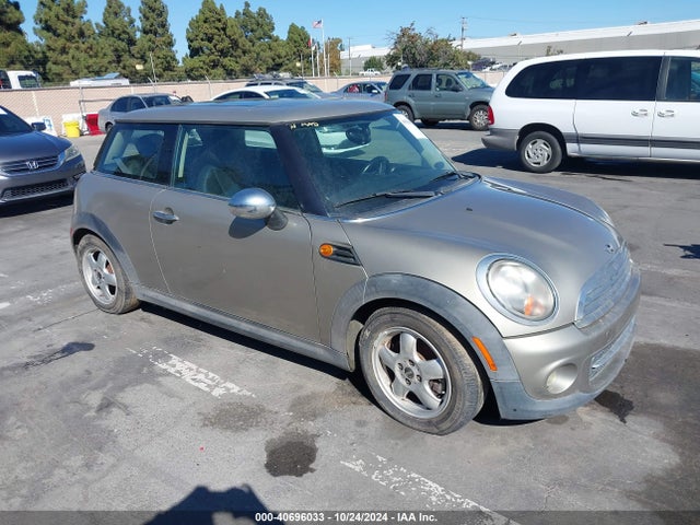 2011 MINI COOPER WMWSU3C54BT091942 Photo 0