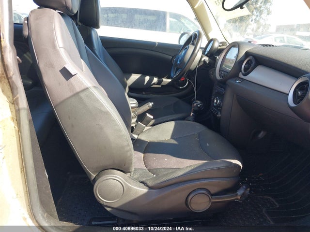 2011 MINI COOPER WMWSU3C54BT091942 Photo 4