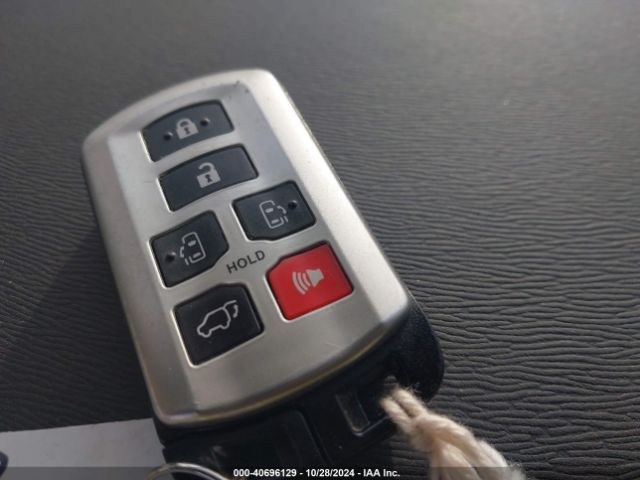 5TDYK3DC9ES525551 Toyota Sienna Xle/limited