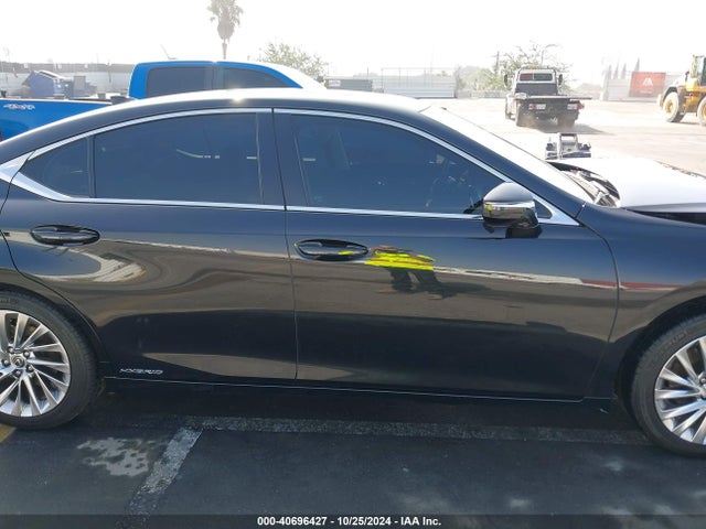 58AEA1C11NU022090 Lexus Es 300h Luxury