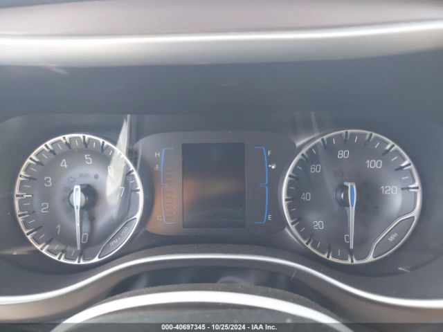 2C4RC1CG5NR158070 Chrysler Voyager Lx