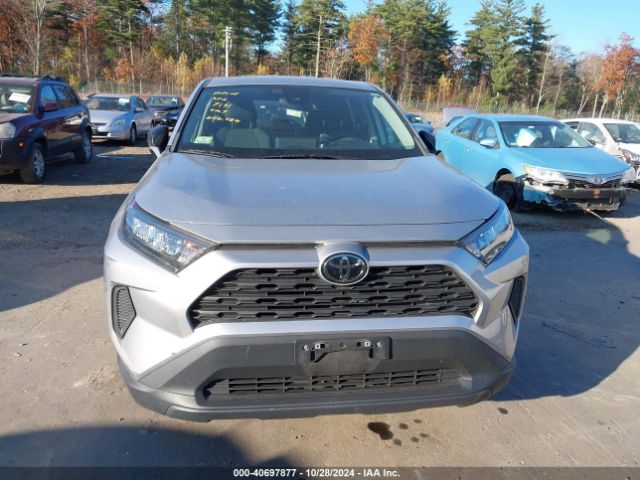 2T3F1RFV0NC257131 Toyota RAV4 LE