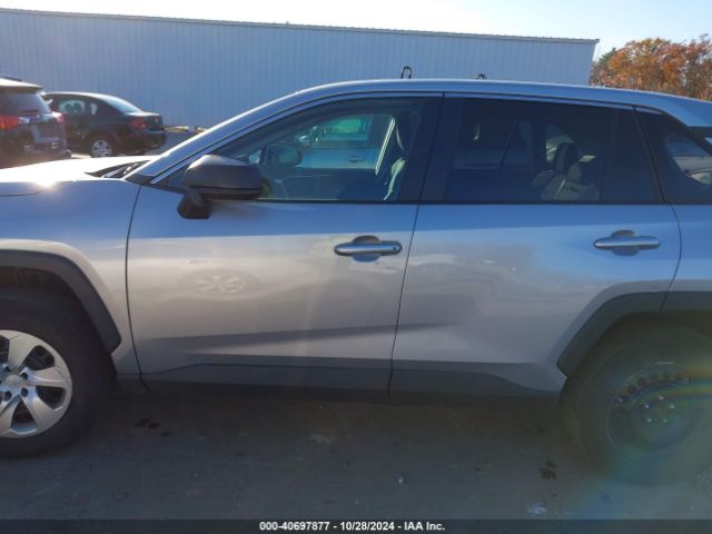2T3F1RFV0NC257131 Toyota RAV4 LE