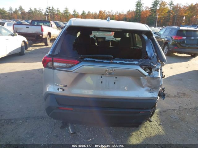 2T3F1RFV0NC257131 Toyota RAV4 LE
