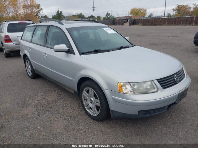 40698110 :رقم المزاد ، WVWWH23B1YE390875 vin ، 2000 Volkswagen Passat Glx مزاد بيع