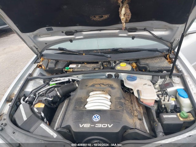 40698110 :رقم المزاد ، WVWWH23B1YE390875 vin ، 2000 Volkswagen Passat Glx مزاد بيع