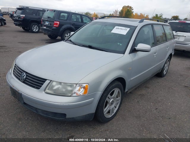 40698110 :رقم المزاد ، WVWWH23B1YE390875 vin ، 2000 Volkswagen Passat Glx مزاد بيع