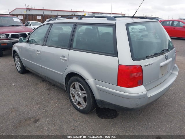 40698110 :رقم المزاد ، WVWWH23B1YE390875 vin ، 2000 Volkswagen Passat Glx مزاد بيع