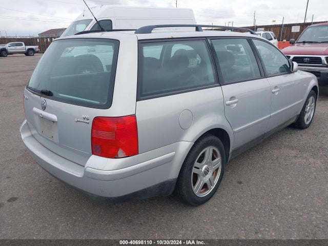 40698110 :رقم المزاد ، WVWWH23B1YE390875 vin ، 2000 Volkswagen Passat Glx مزاد بيع