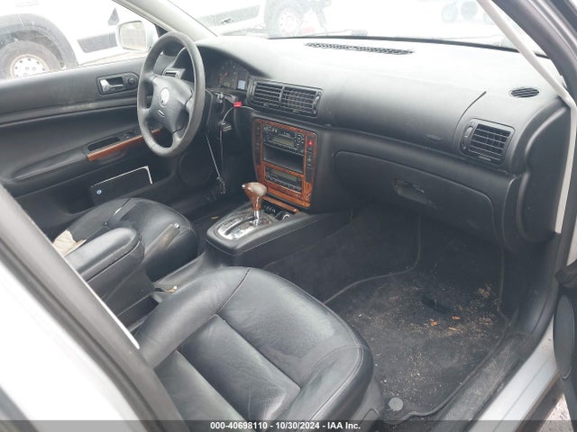 40698110 :رقم المزاد ، WVWWH23B1YE390875 vin ، 2000 Volkswagen Passat Glx مزاد بيع