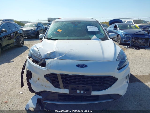 1FMCU0H61NUA21123 Ford ESCAPE SEL