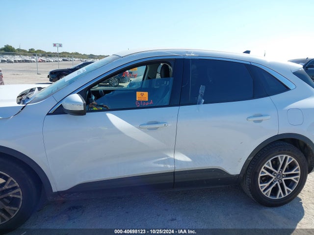 1FMCU0H61NUA21123 Ford ESCAPE SEL