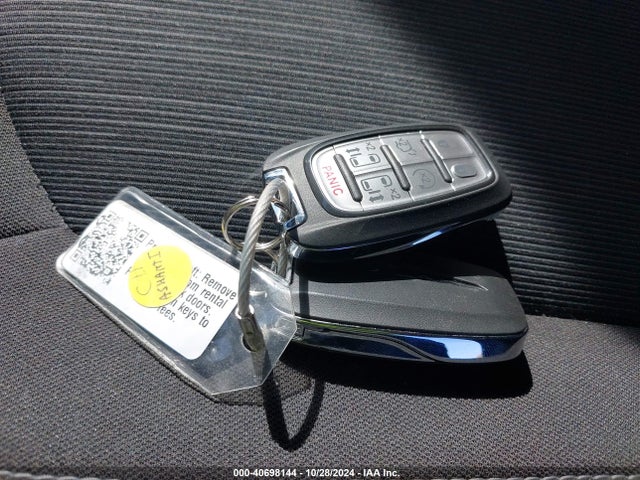 2C4RC1CG8PR601766 Chrysler Voyager Lx