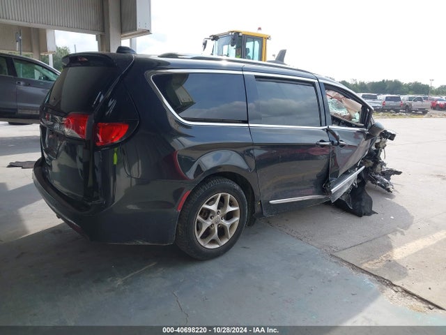 Chrysler Pacifica Touring L 2018 2C4RC1BG9JR126637 Image 4