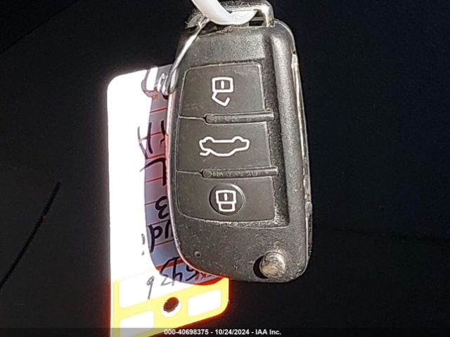WA1JCCFS2HR017700 Audi Q3 2.0t Premium