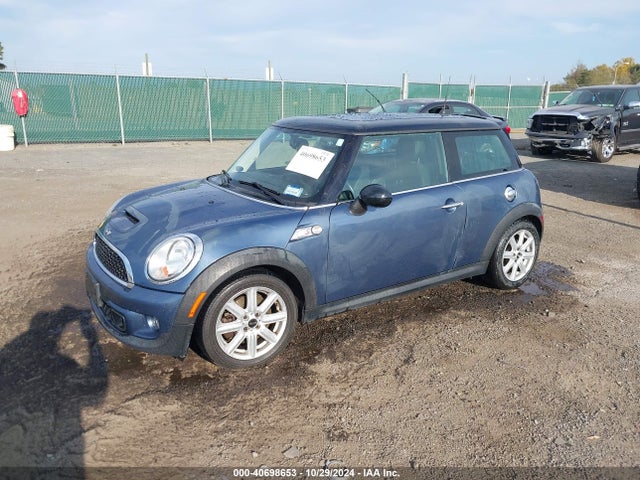 2011 MINI COOPER S WMWSV3C53BTY13186 Photo 1