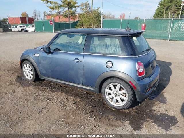 2011 MINI COOPER S WMWSV3C53BTY13186 Photo 2