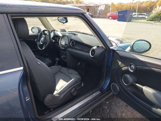 2011 MINI COOPER S WMWSV3C53BTY13186 Photo 4