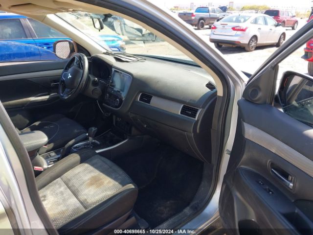 JA4AD3A38HZ041027 Mitsubishi Outlander Se/sel