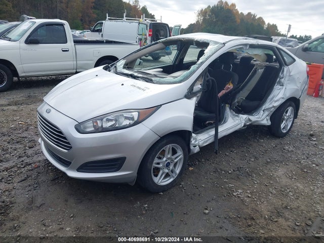 Ford FIESTA SE 2018 3FADP4BJ8JM139775 Image 2