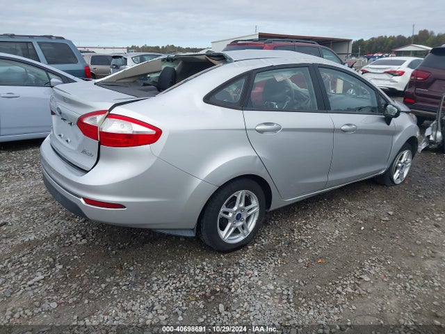 Ford FIESTA SE 2018 3FADP4BJ8JM139775 Image 4