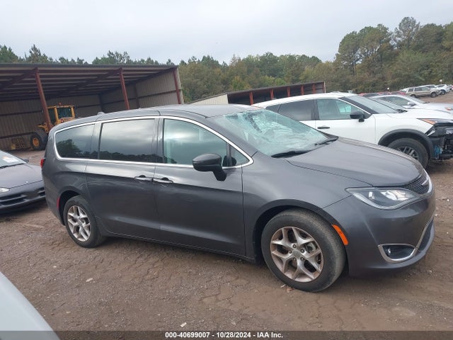 2C4RC1BG4HR823594 Chrysler Pacifica Touring Plus