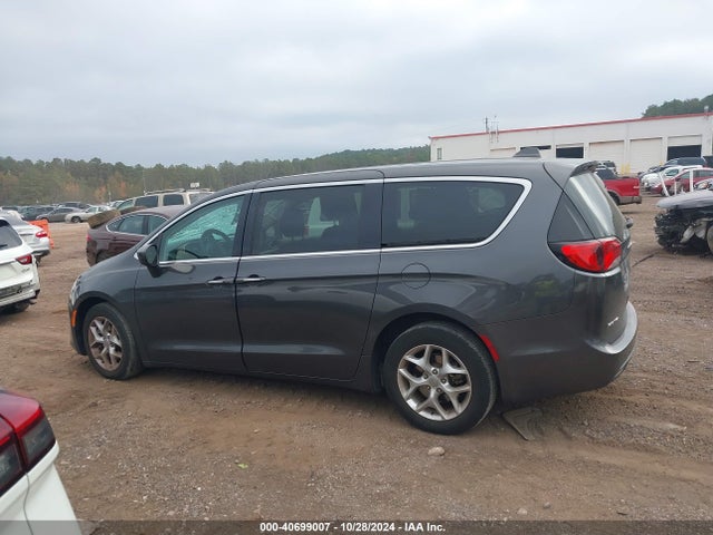 2C4RC1BG4HR823594 Chrysler Pacifica Touring Plus