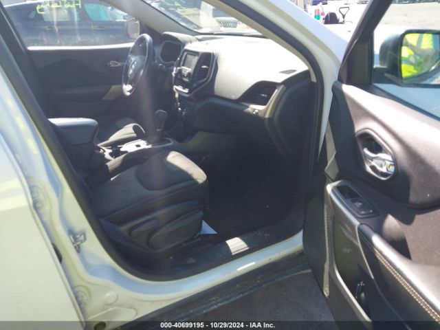 1C4PJLAB5HW643644 Jeep Cherokee Altitude Fwd