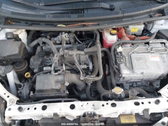JTDKDTB32F1087800 Toyota Prius C One