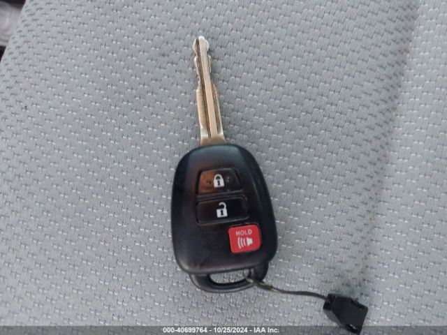 JTDKDTB32F1087800 Toyota Prius C One