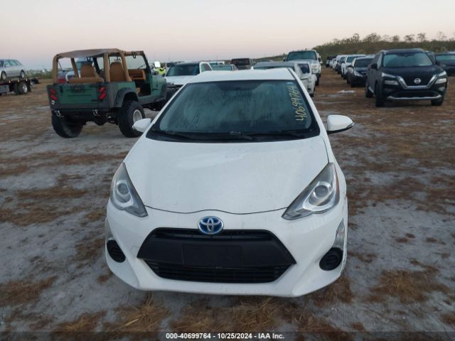 JTDKDTB32F1087800 Toyota Prius C One