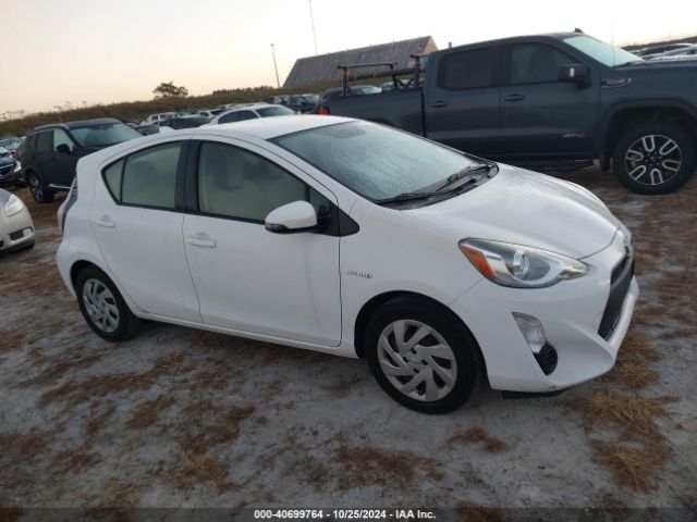 JTDKDTB32F1087800 Toyota Prius C One